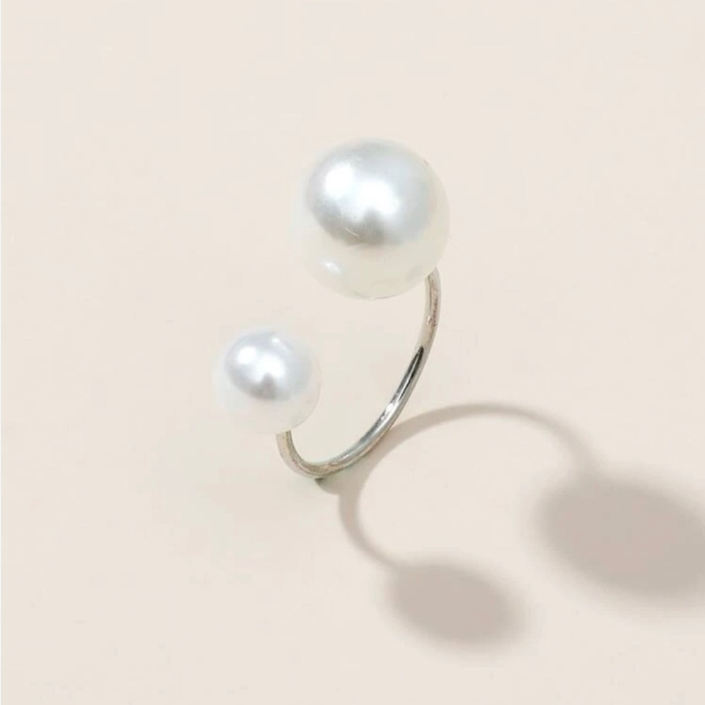💖5 items for $25 Sale!💖 Faux Pearl Decor Ring - Picture 3 of 3